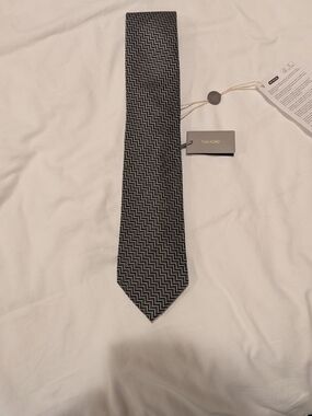 Tom Ford Black & White Zigzag Pattern Silk Tie